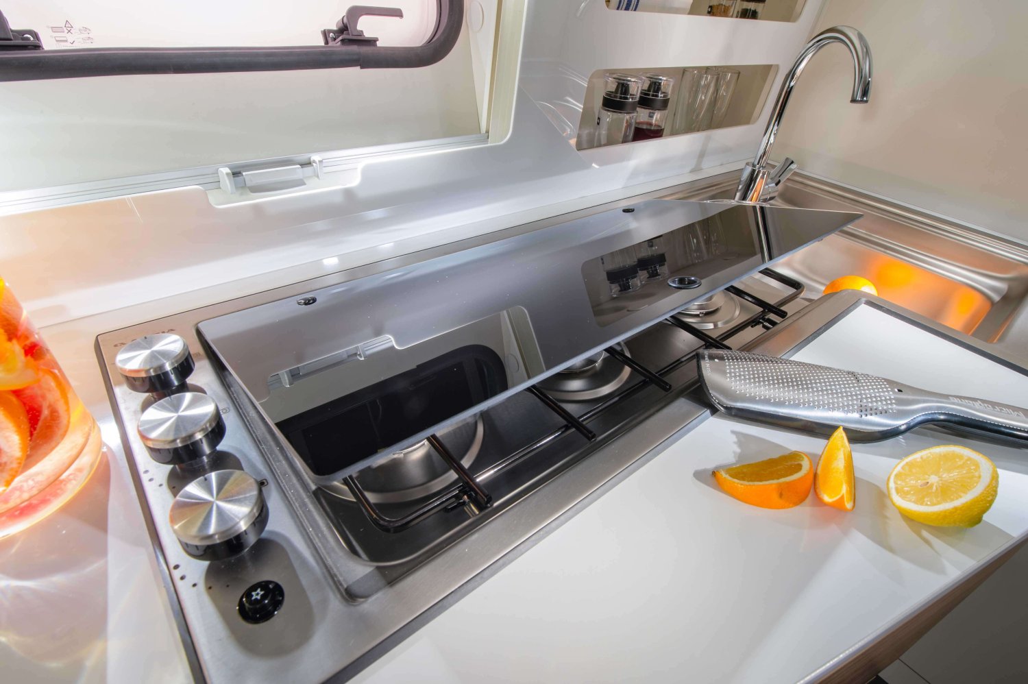 405 Action 361 Lh Detail Cooker Dsc 6767 - Cara Motorhomes Ltd
