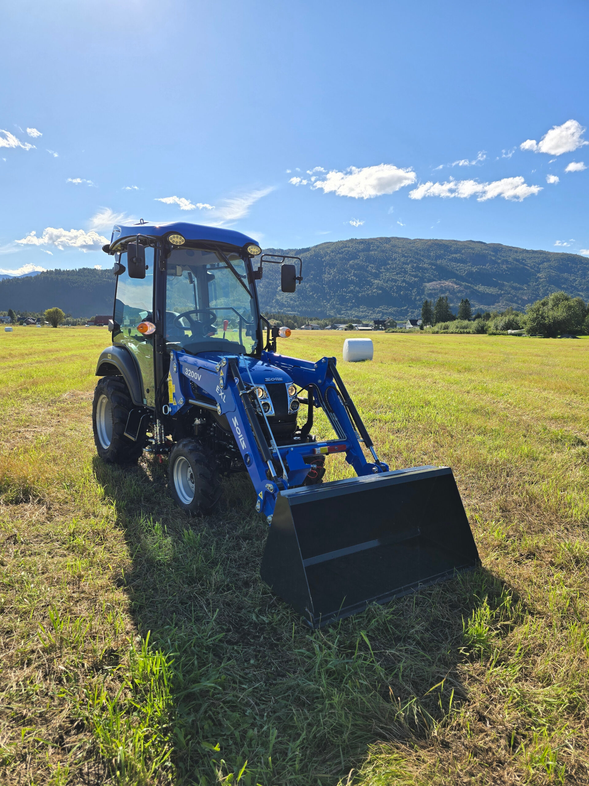 Solis S26 Shuttle Cab Compact Tractor for Sale