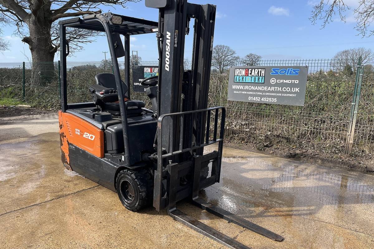 Used Doosan forklifts for sale UK