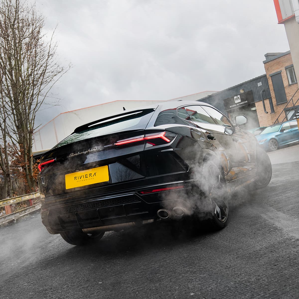 Urus Pic 2 Body Image (1) - Riviera Automotive