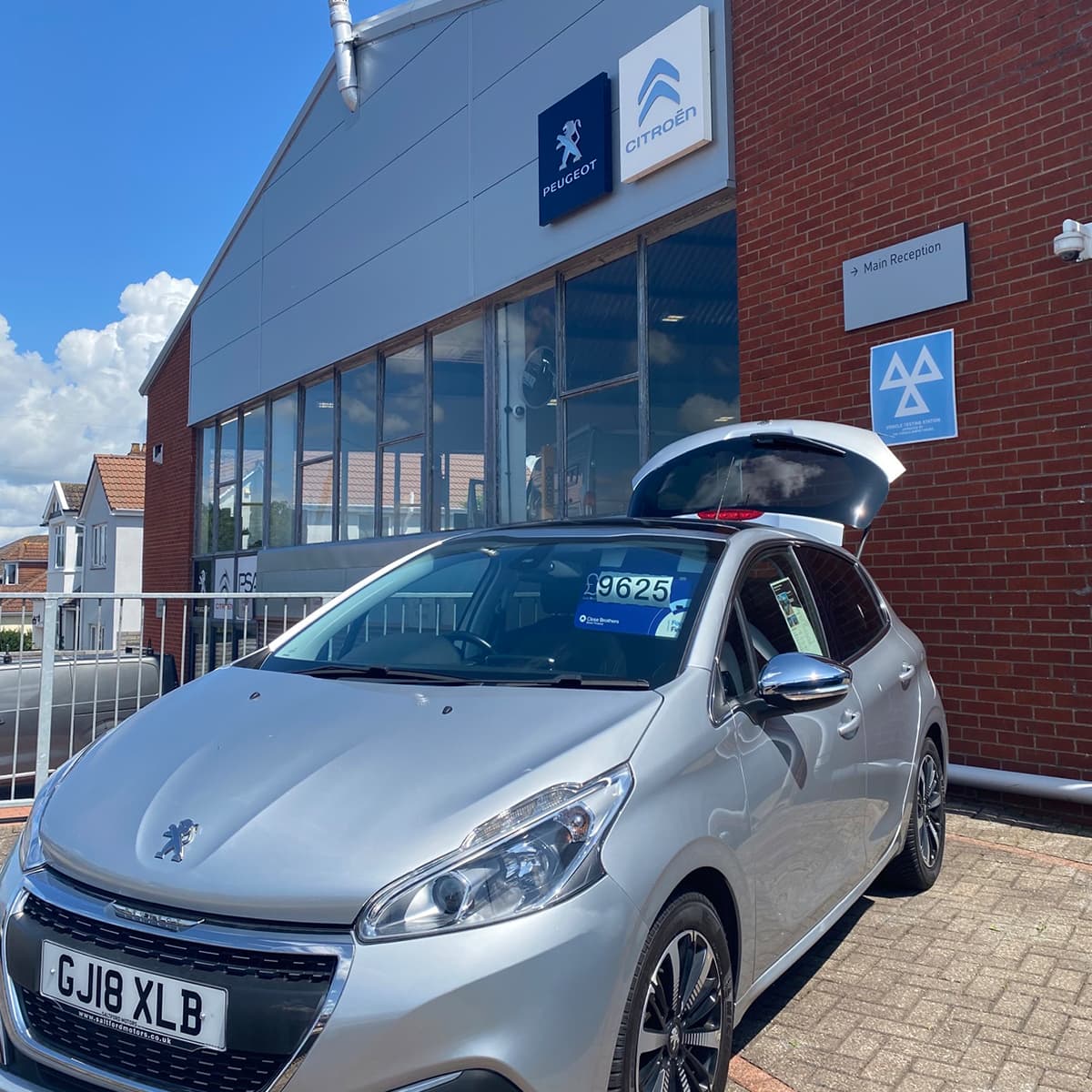 Citroen Peugeot Mini Content Page Body Image 4 (1) - Saltford Motor Services Ltd