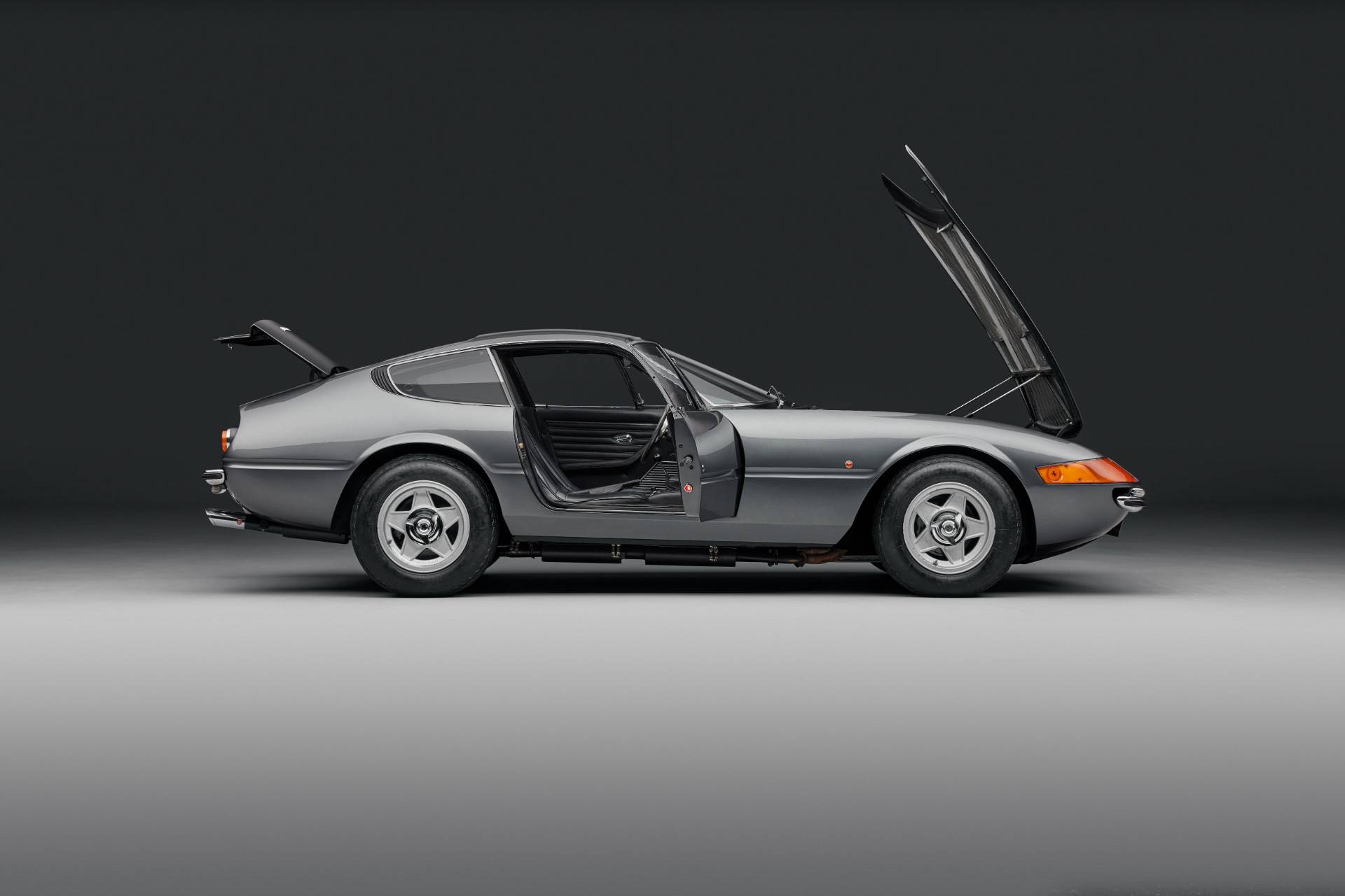 1971 Ferrari 365 GTB/4 Daytona | Bell Sport and Classic
