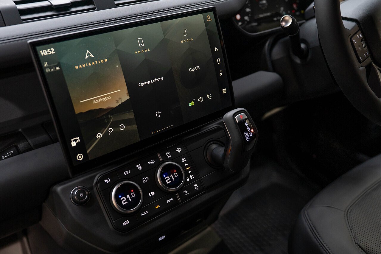 Land Rover Defender 90 Hard Top Infotainment System