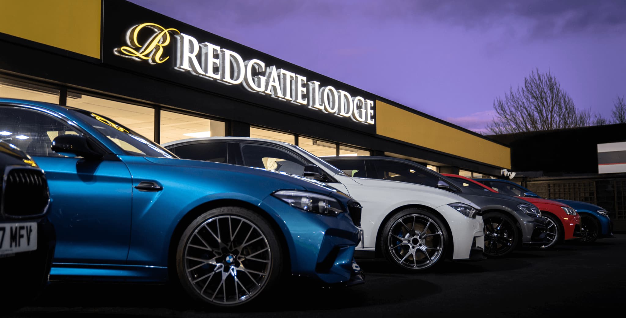 Redgatelodge Hero Signpost - Redgate Lodge