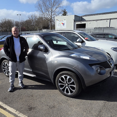 KEITH COLLECTS HIS CAR AFTER IT RECEIVES A FULL WHEELS REFURBISHMENT FOR FREE!