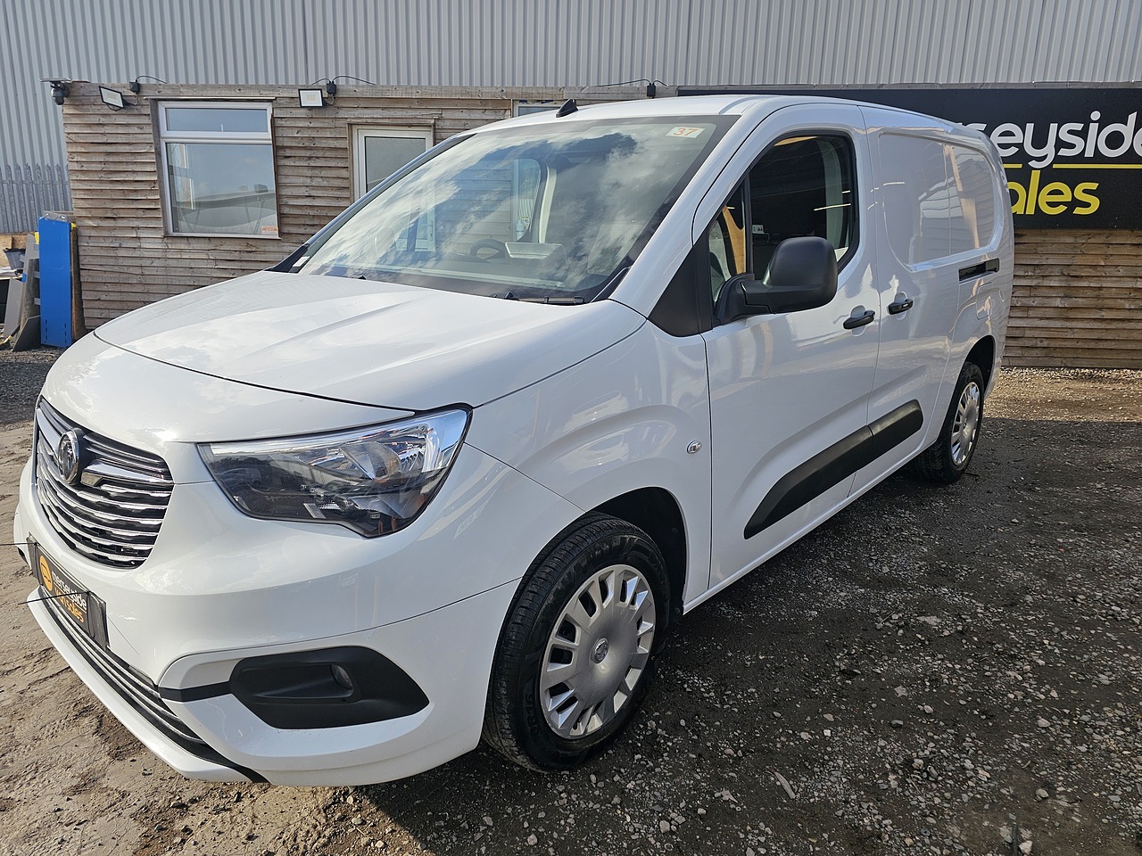 Van of the Month: Vauxhall Combo 1.5 Turbo D 2300 Sportive L2 H1 (Euro 6)