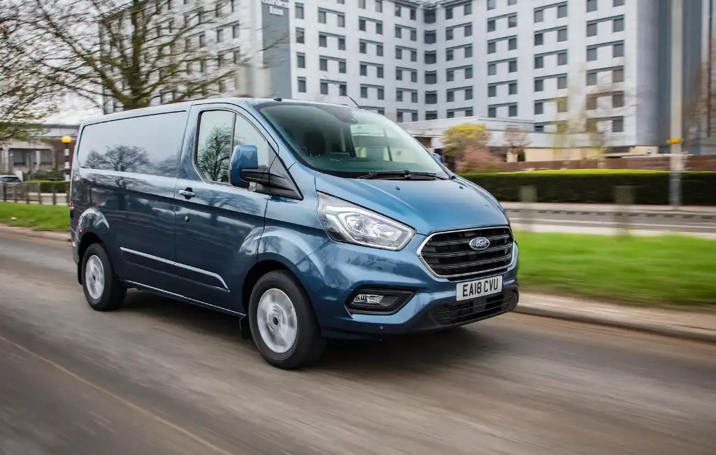 Ford Transit Custom vs Renault Trafic — Which Medium Van Should Your Business Choose?