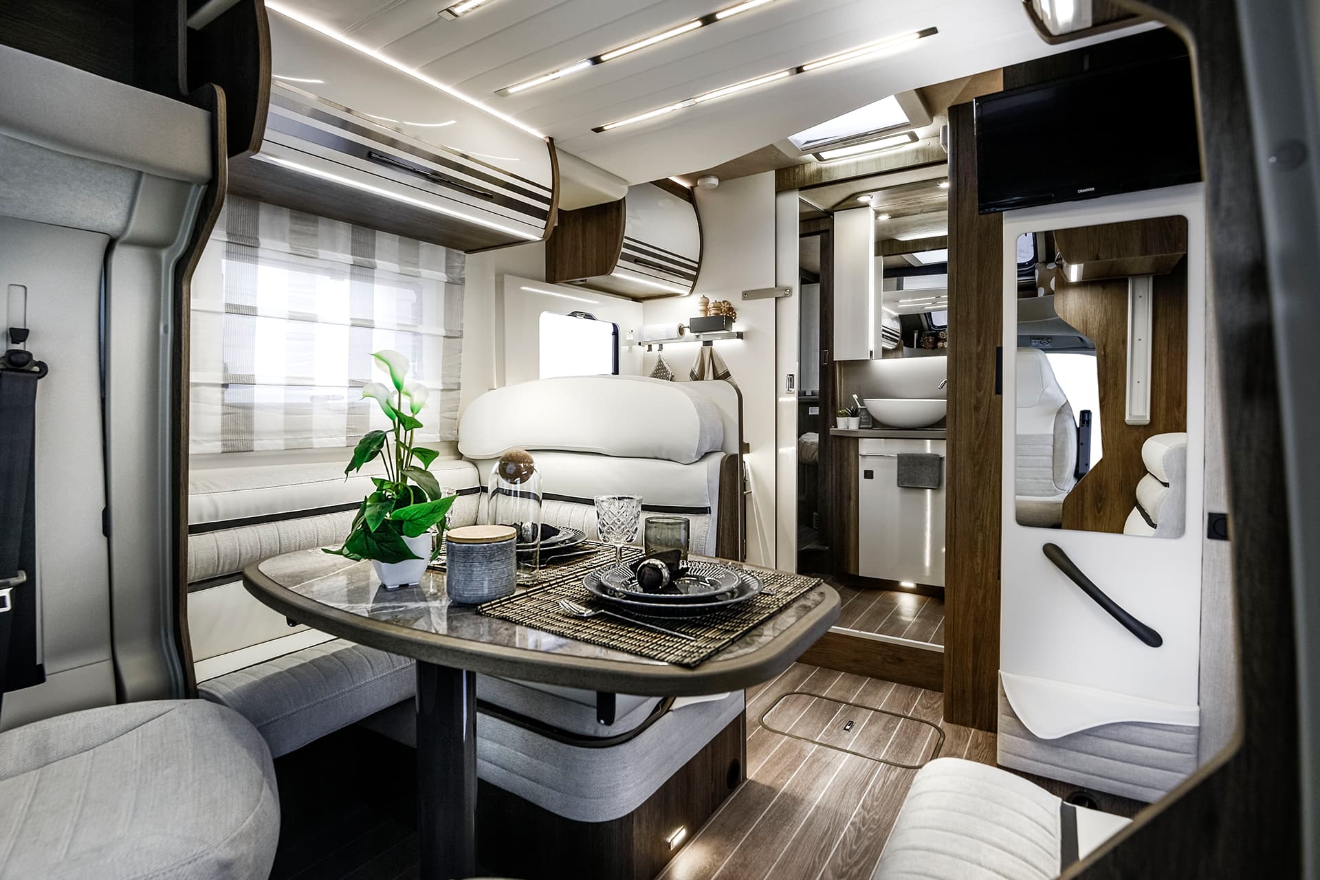 T Line 740 Main Interior 1 (1) - Tottington Motor Company