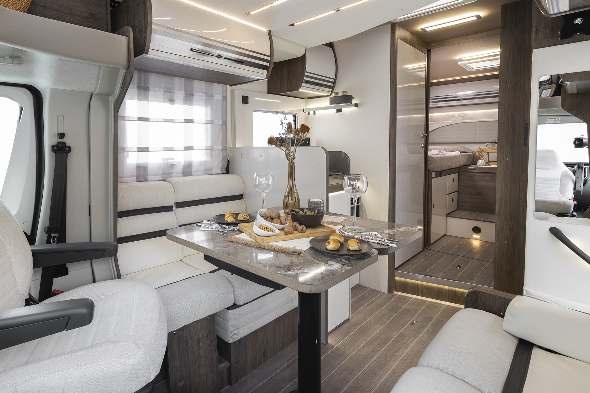 T Line 750 Main Interior 2 (1) - Tottington Motor Company