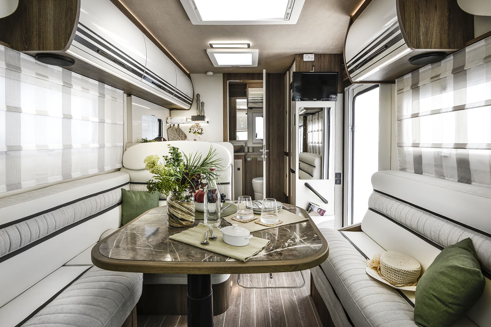 Pegaso 590 Main Interior 1 (1) - Tottington Motor Company