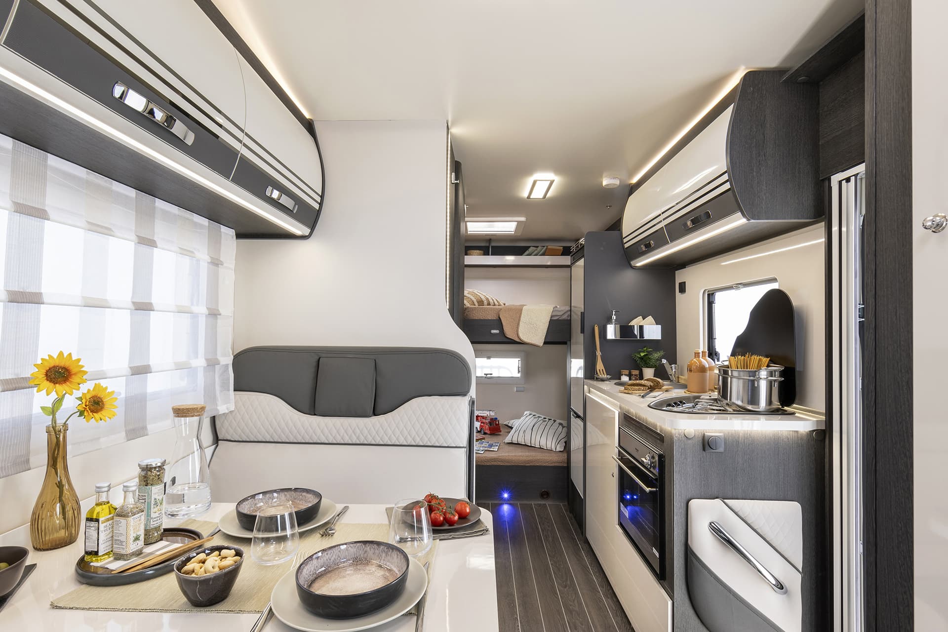 Zefiro 685 Main Interior Portrait (1) - Tottington Motor Company