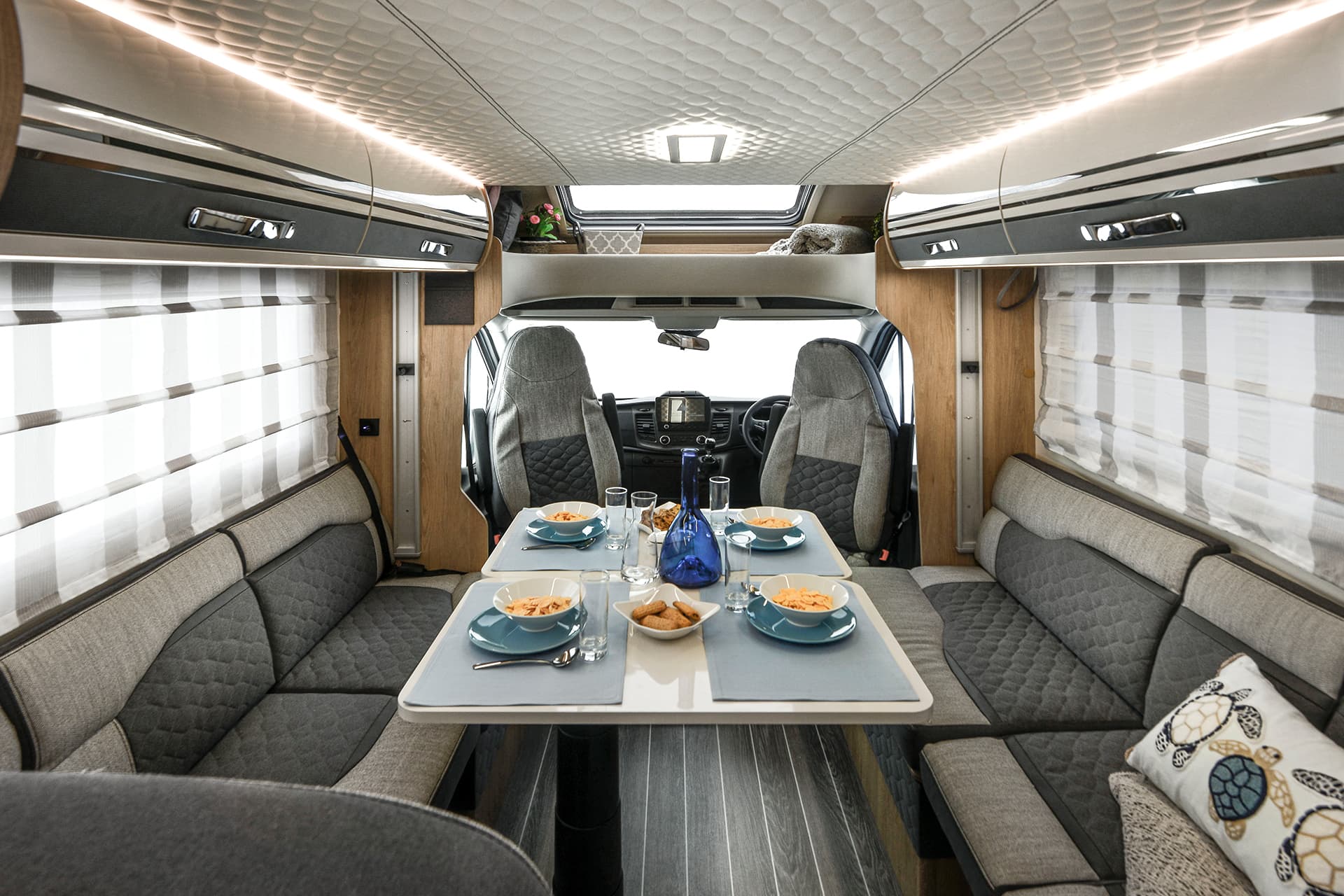 Rt Autoroller 707 Main Interior 2 (1) - Tottington Motor Company