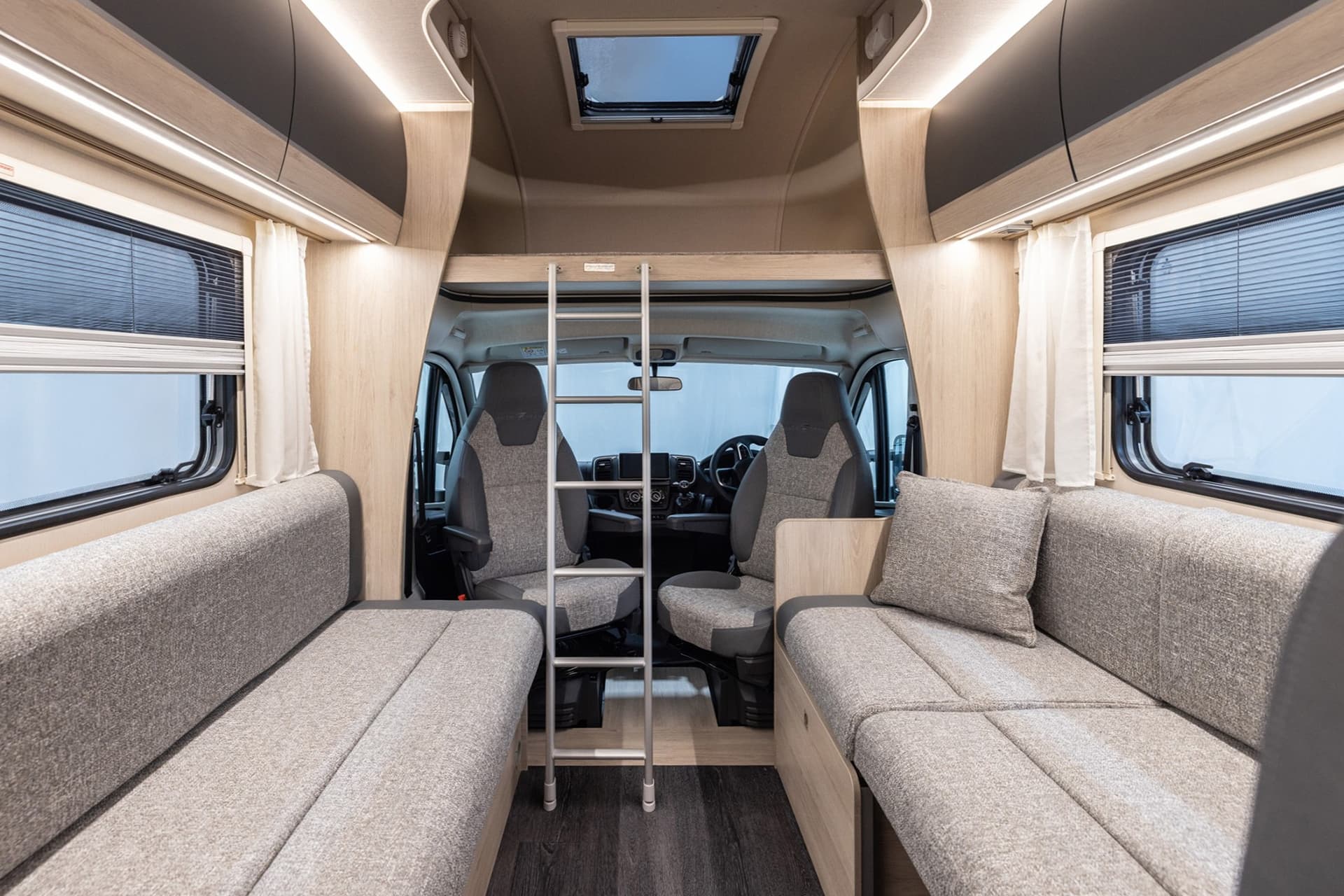 Expedtion C63 Main Interior 2 (1) - Tottington Motor Company