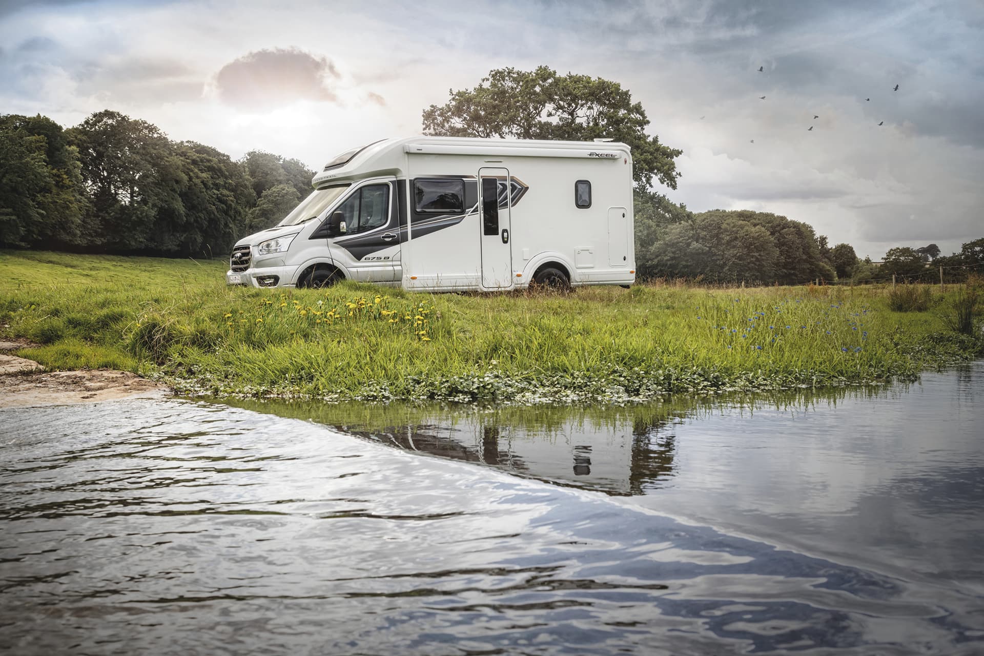 Tmc Auto Trail Header Excel On Grass (1) - Tottington Motor Company