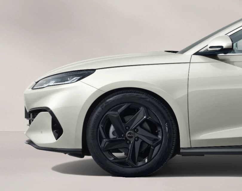 ‘Flying axe’ alloy wheels