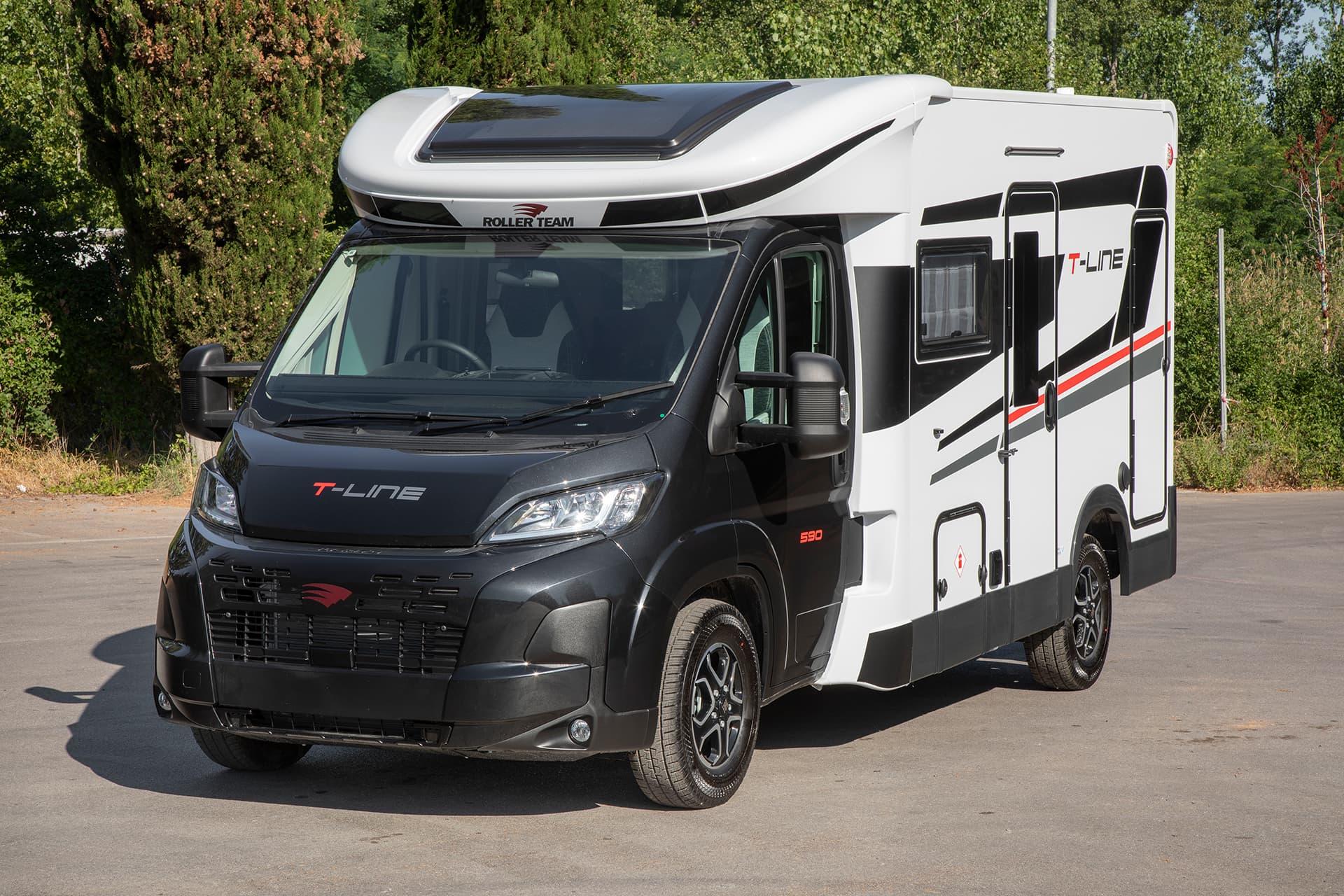 T Line 590 External (1) - Solent Motor Homes Ltd