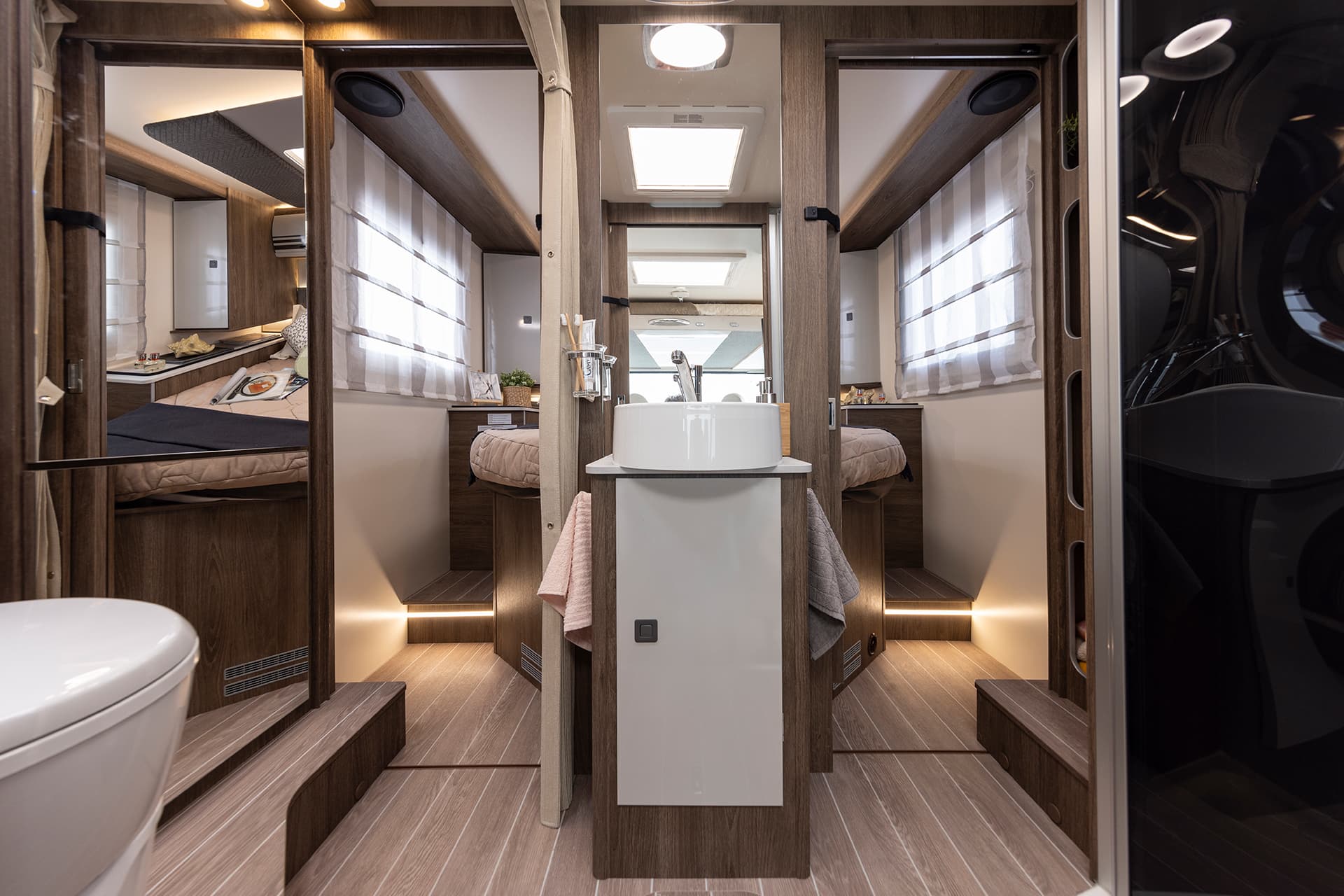 T Line 740 Internal (1) - Solent Motor Homes Ltd