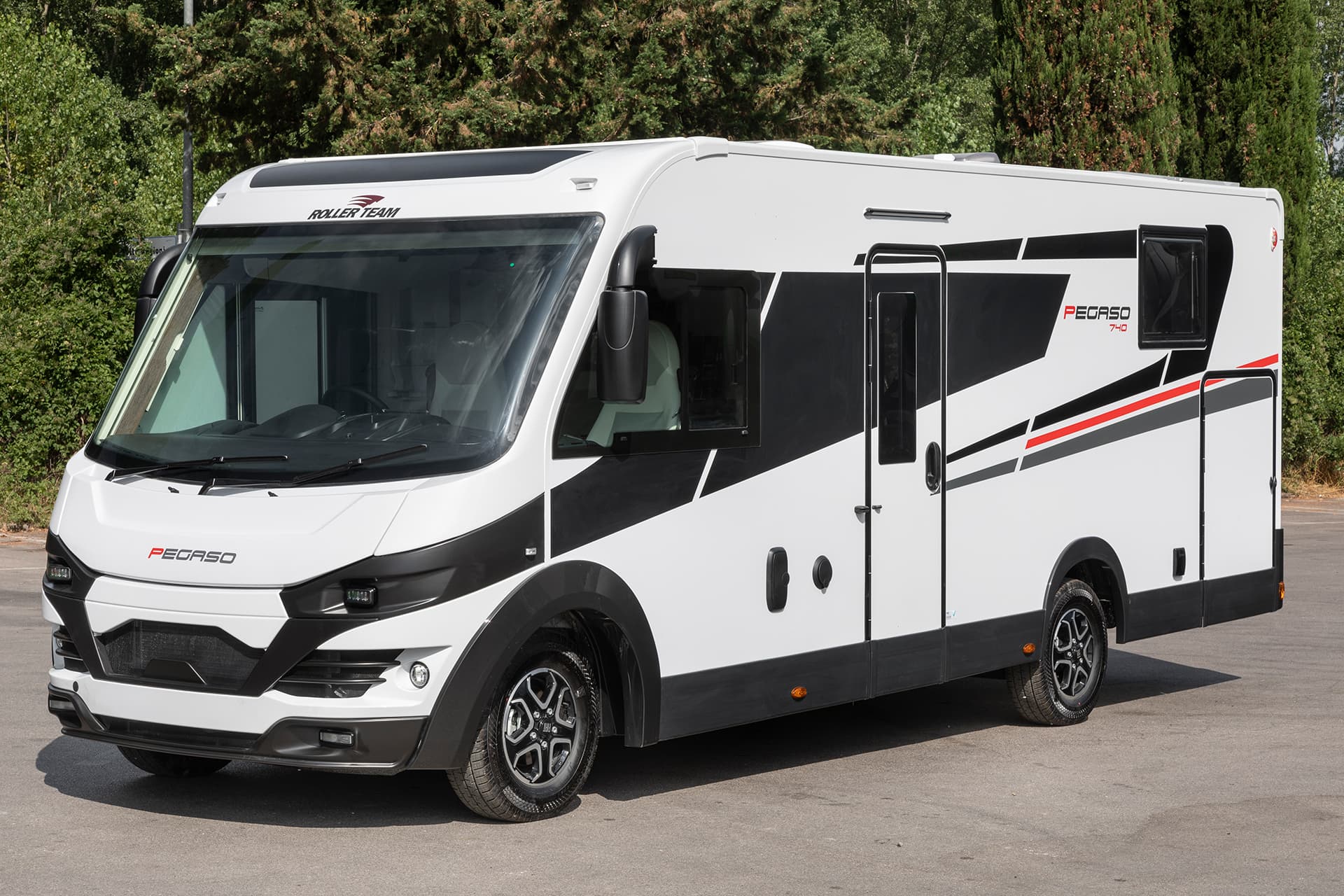 Pegaso 740 External (1) - Solent Motor Homes Ltd