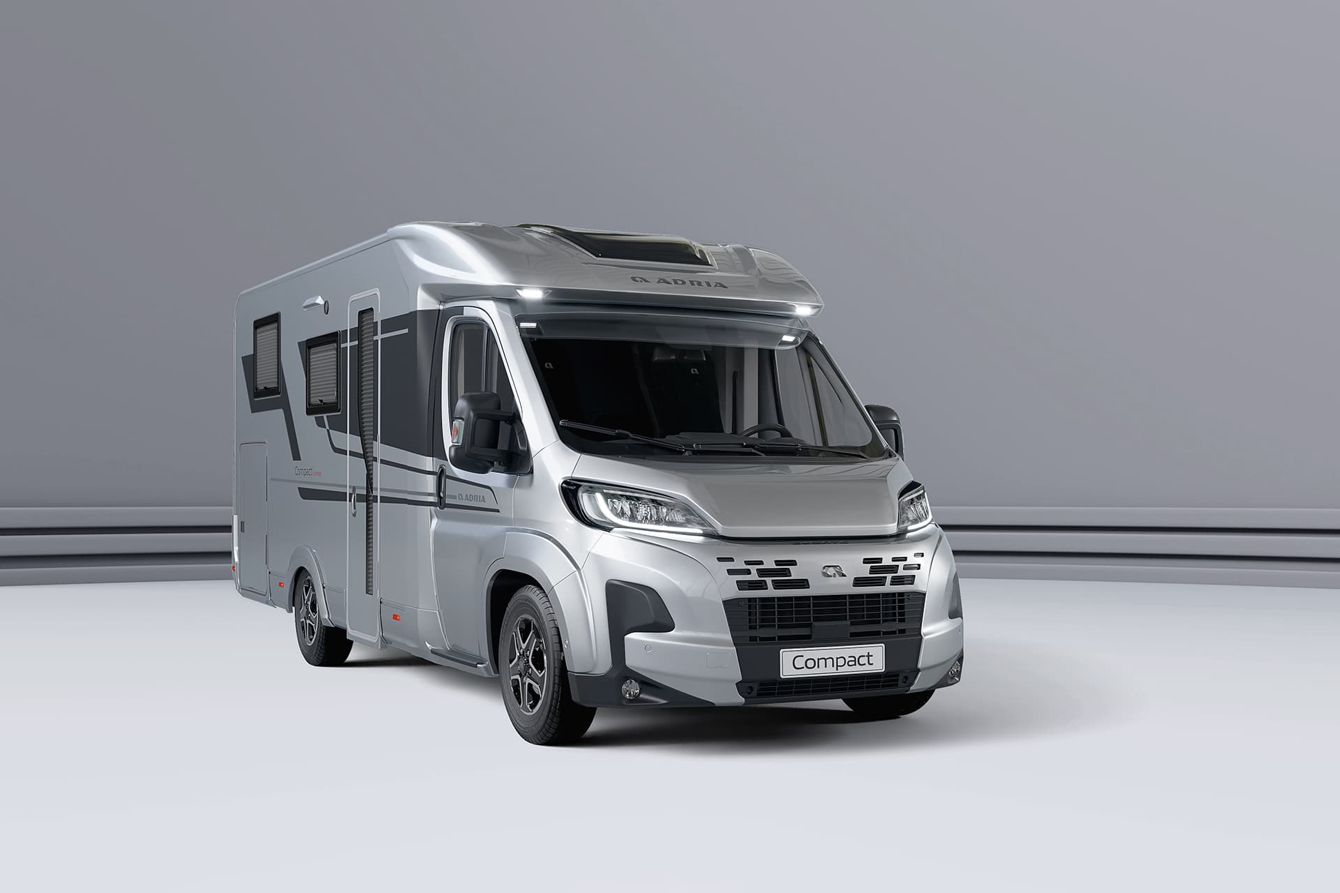 113 Compact Supreme 670sl Front Background (1) - Solent Motor Homes Ltd