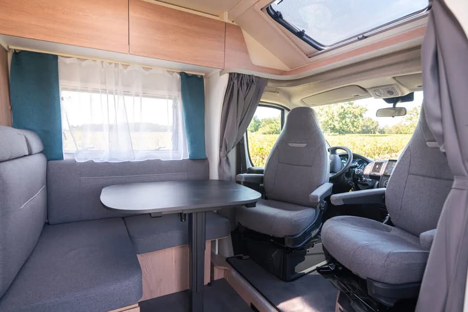 Motorhome 75q Interior Image (1) - River Motorhomes