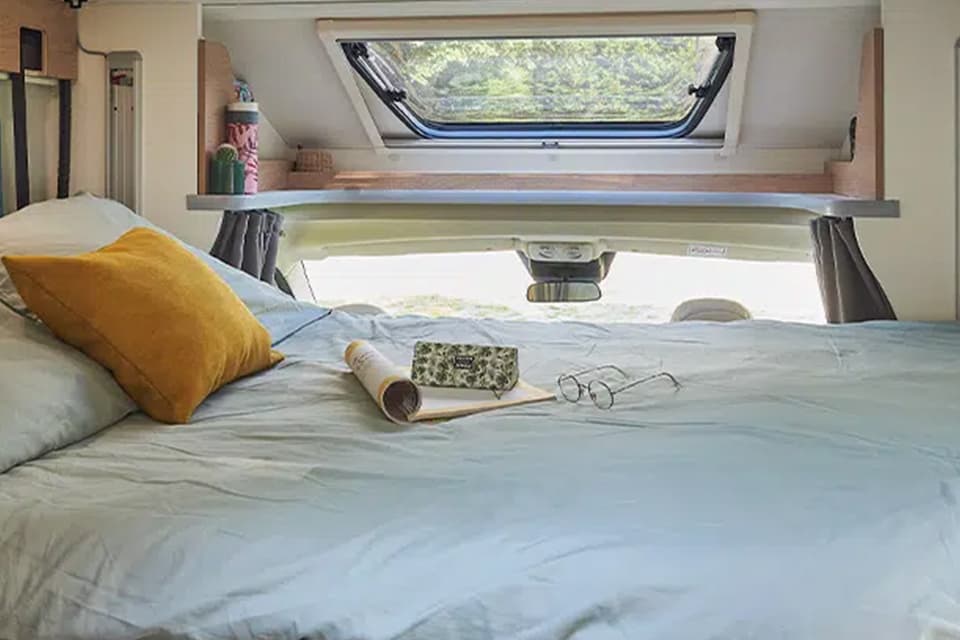 Motorhome 70t Interior Image (1) - River Motorhomes