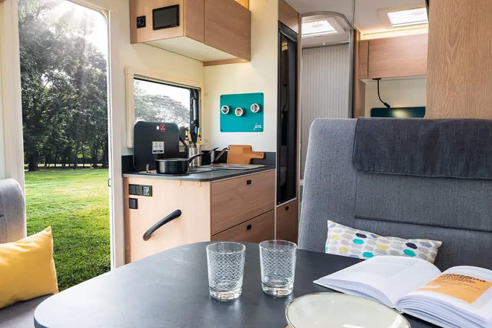 Motorhome 60f Interior Image (1) - River Motorhomes