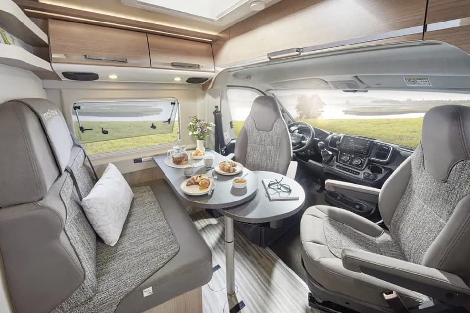 Compact Interior Image (1) - River Motorhomes