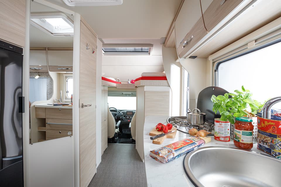 Ura Mobil Alcove Activa One Gallery 5 (1) - River Motorhomes