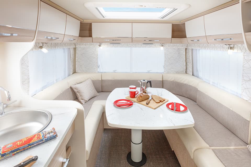 Ura Mobil Alcove Activa One Gallery 1 (1) - River Motorhomes