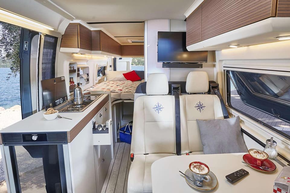 Columbus 640 E Exterior Image (1) - River Motorhomes