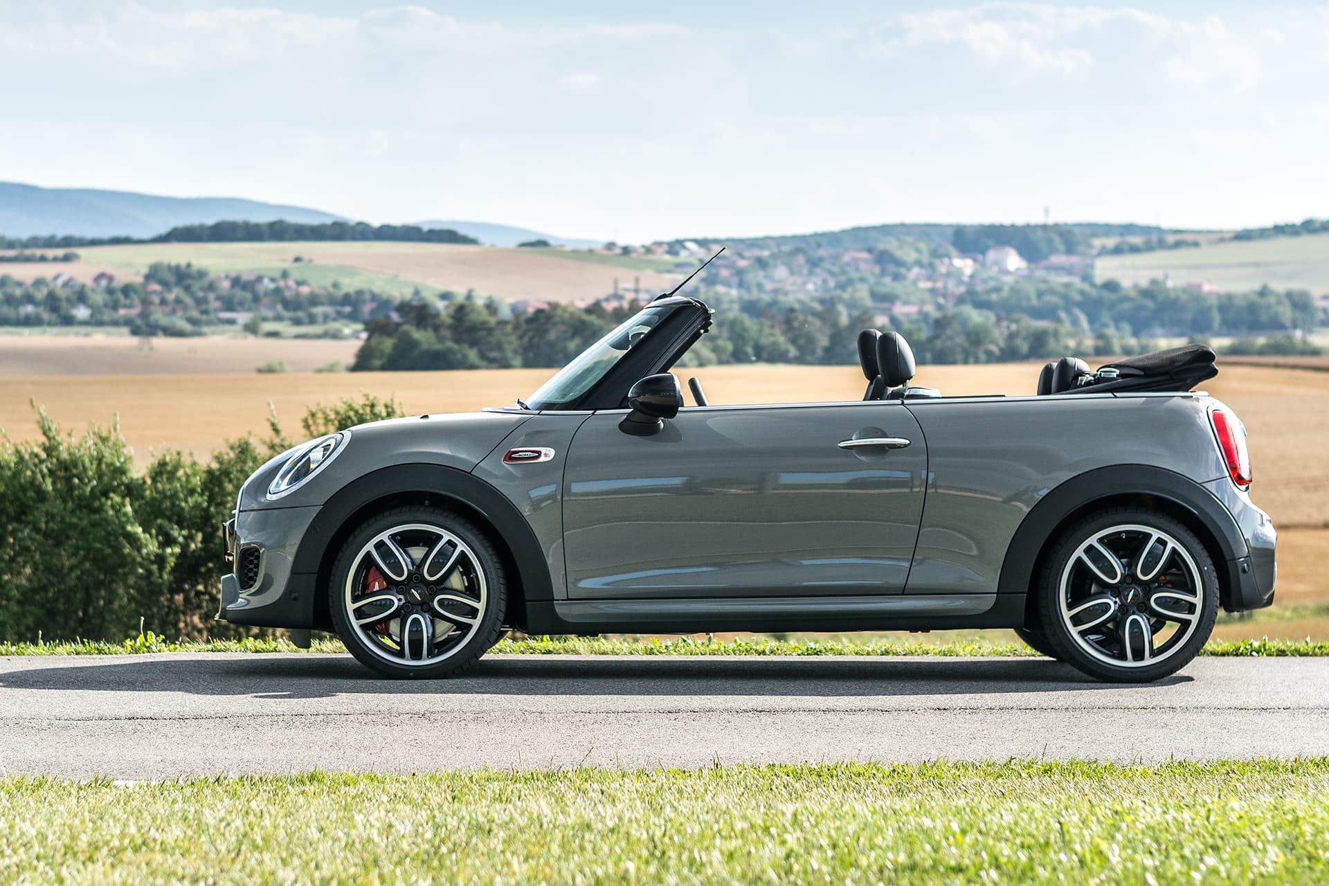 Avon Trade Centre Image 6 (1) Sell Your Car Hero - Avon Trade Centre Ltd