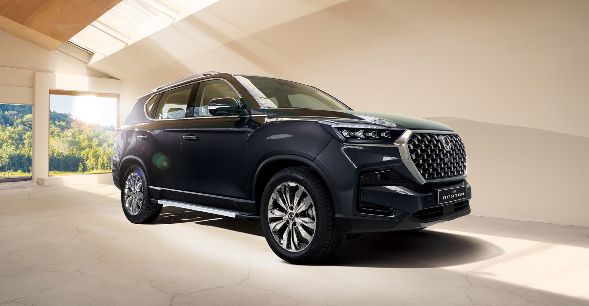 Rexton Model Page Hero 2 (1) - Hereford Motor Group
