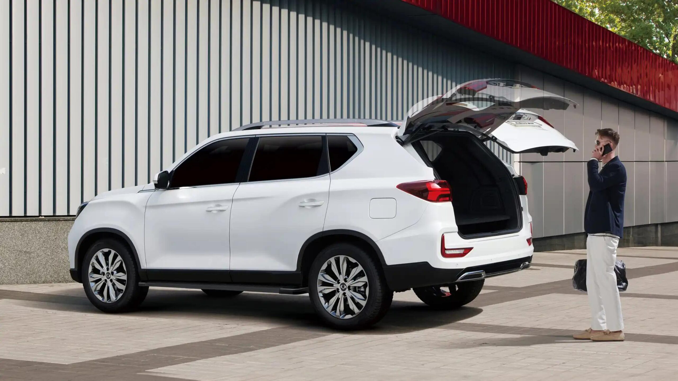 Kgm Rexton Overview Space Hero New - Hereford Motor Group