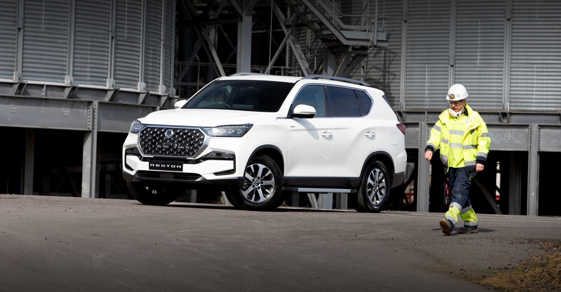 Rexton Commercial Model Page Hero 1 (1) - Hereford Motor Group