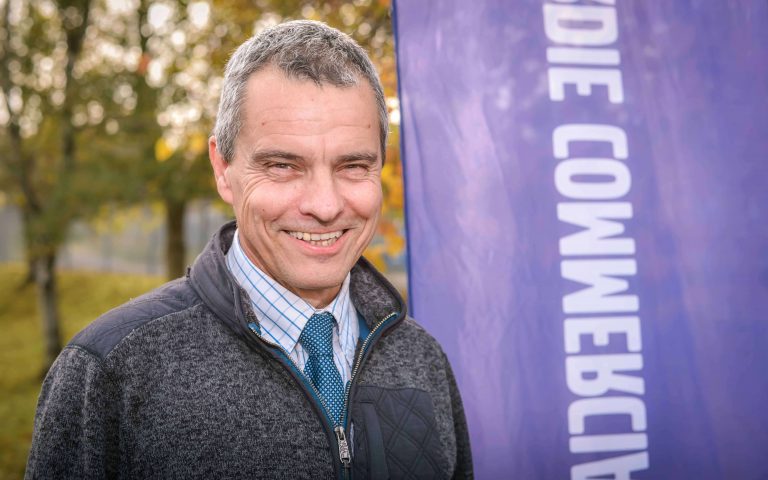 Drop a Gear, Disappear Den.